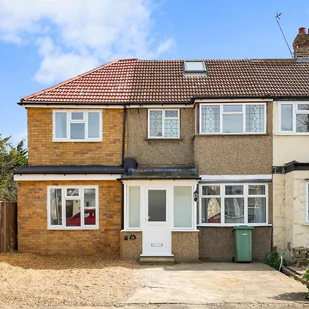 Entire Beautiful & Spacious House In London